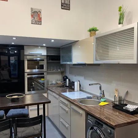 Apartment Akacfaapartman *